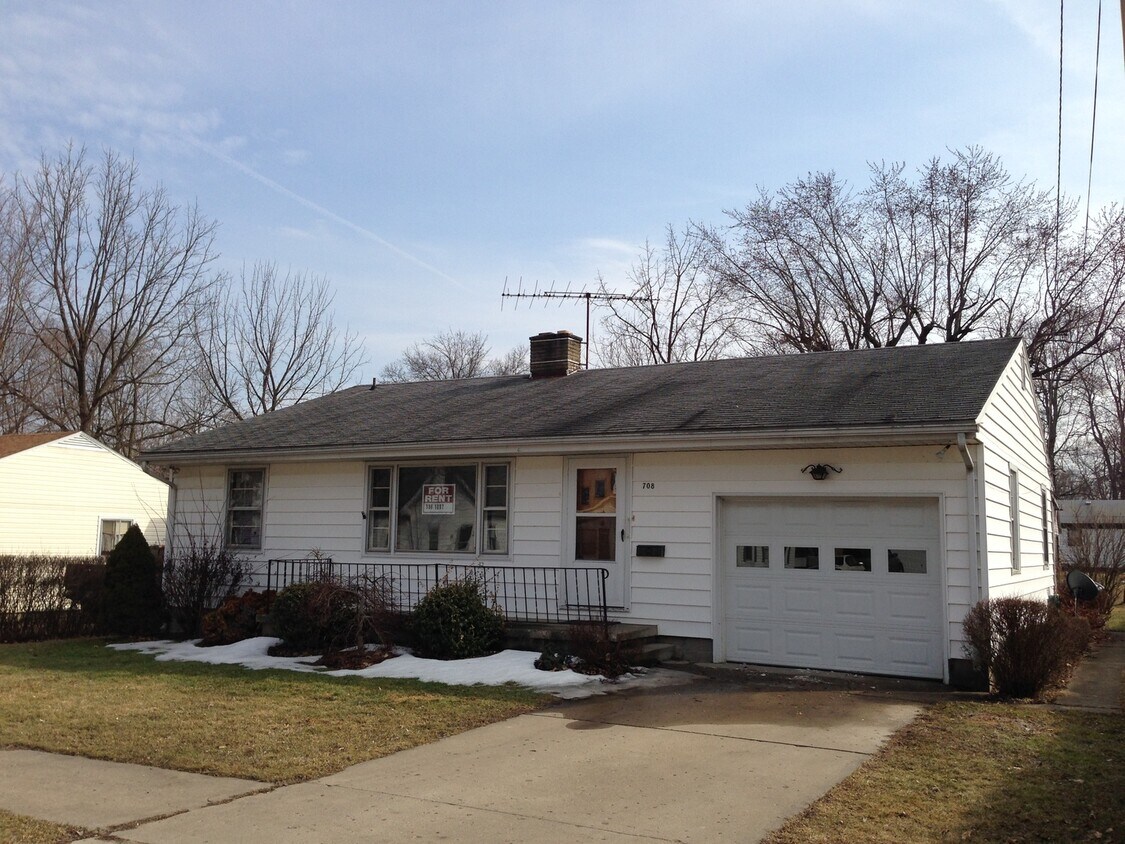 Primary Photo - 3BR Ranch w FP, Attached Garage, Full Base...