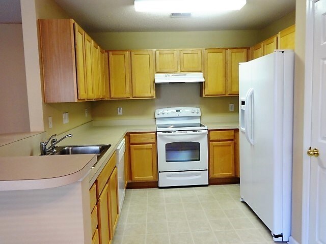 Building Photo - 2422 Albacore Avenue