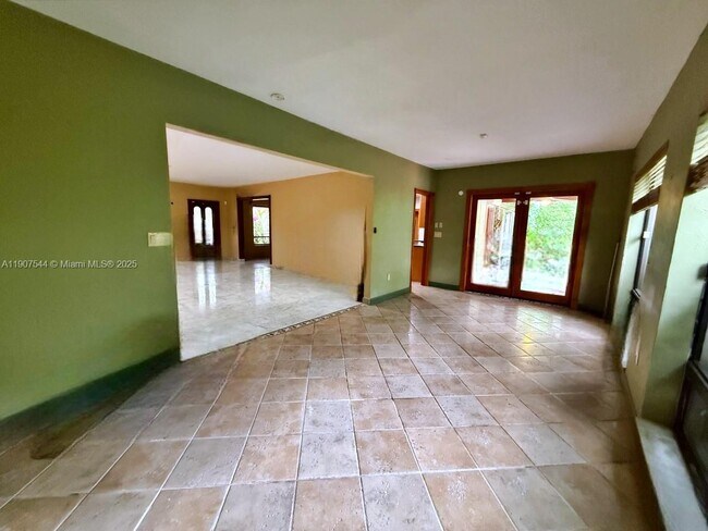 Foto del edificio - 1915 Country Club Prado