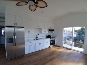 Building Photo - 591 Grove