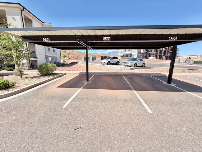 Foto del edificio - 2 Bed Lone Rock Condo!