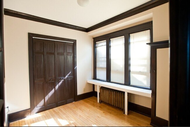 Foto del edificio - 1802 E Linnwood Ave