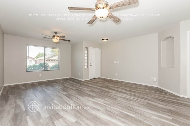 Foto del edificio - 1445 E Shari St