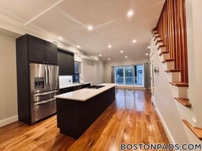 Building Photo - 799 E 4th St