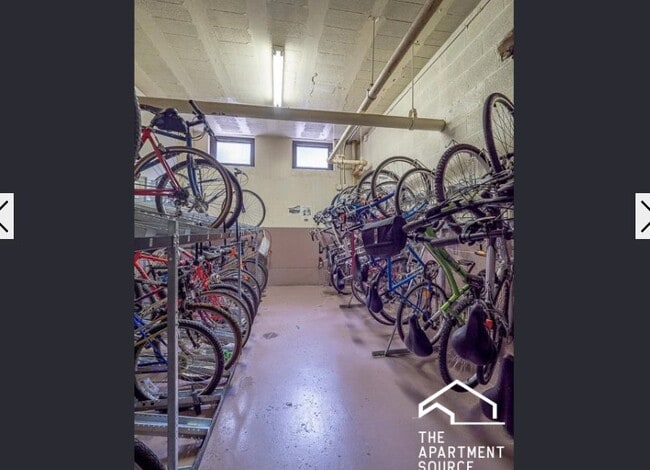 Building Photo - 445 W Wellington Ave