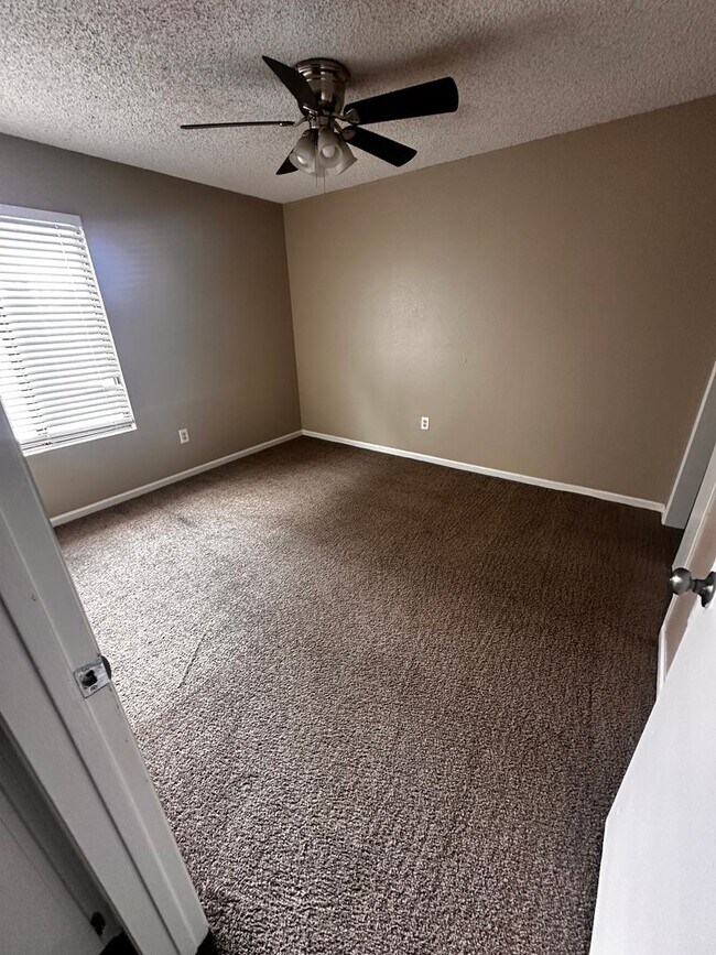Foto del edificio - 6004 Hill Dale Ct