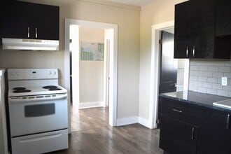 Building Photo - 292 Welland Ave