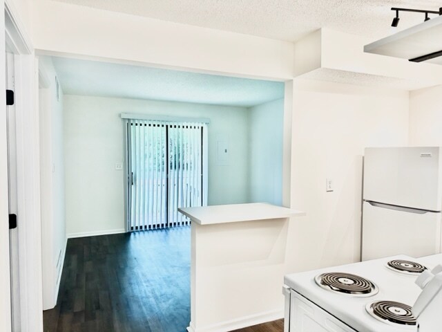 Foto del edificio - 415 E 2nd St