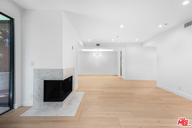 Foto del edificio - 2102 Century Park Ln