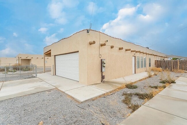 Building Photo - 1960 E Ambush St