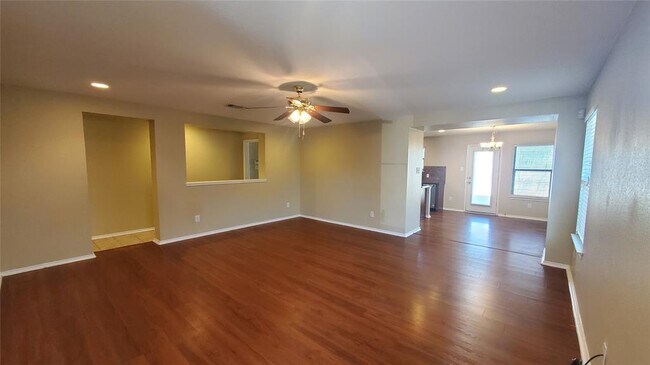 Building Photo - 1124 Hyde Park Dr