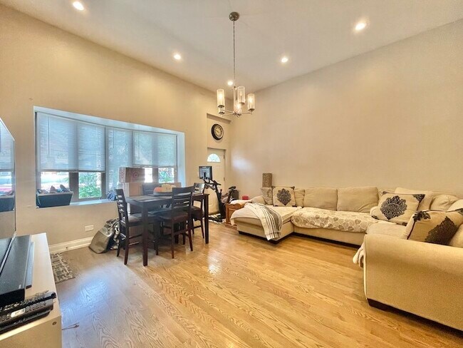 Foto del edificio - 2135 W 19th St