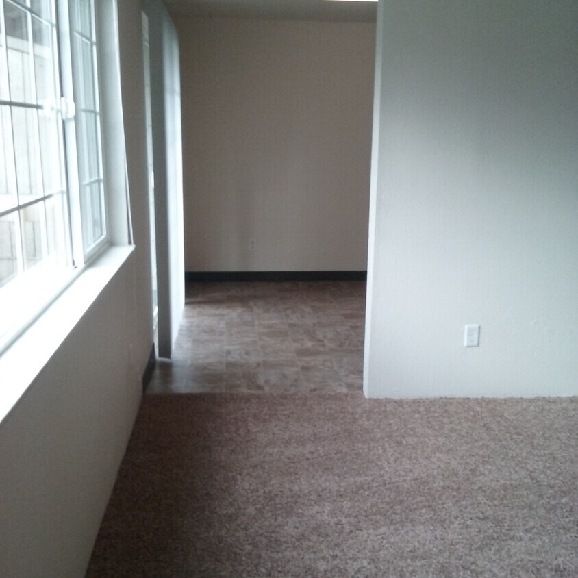 Building Photo - 3000 Borst Ave