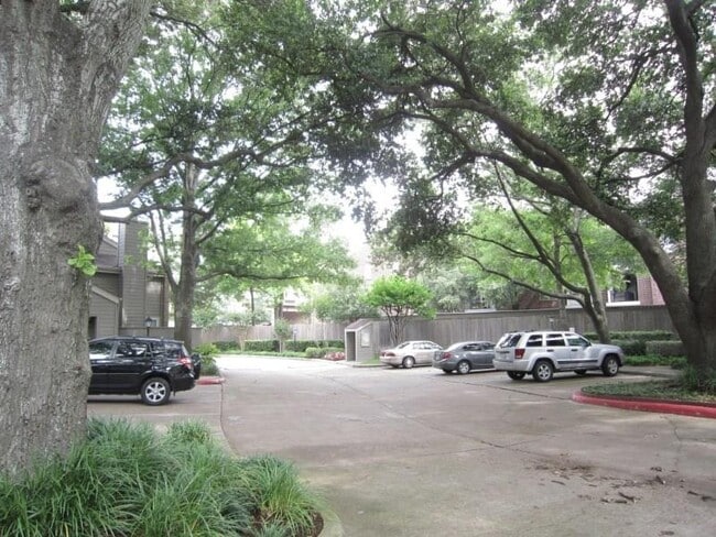 Building Photo - 2601 Augusta Dr
