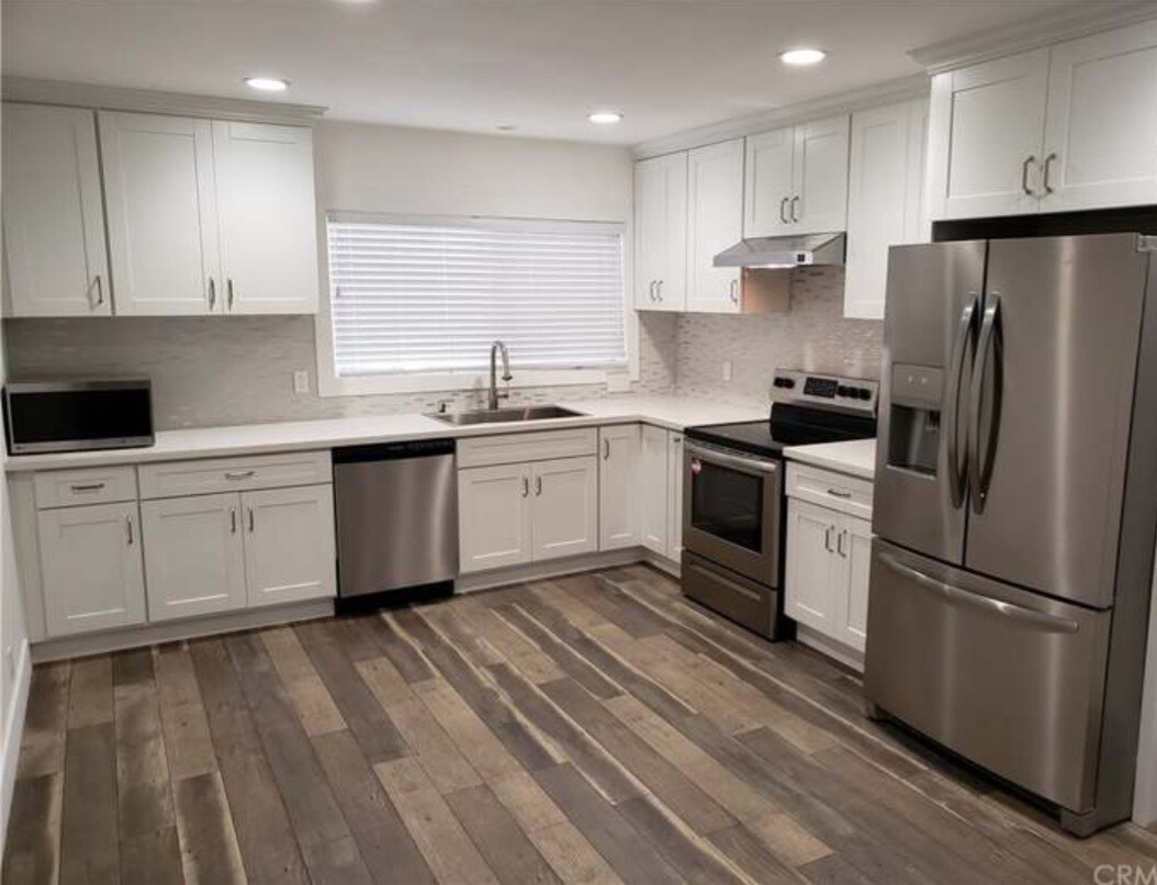 Primary Photo - 1013 E Appleton St