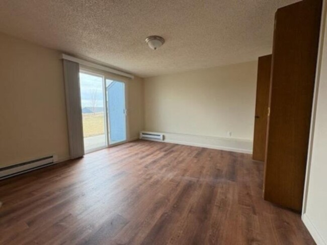 Foto del edificio - Modern 2-Bed, 1-Bath Fourplex Unit for Ren...