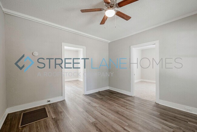 Building Photo - Charming 3 Bedroom in LaGrange!