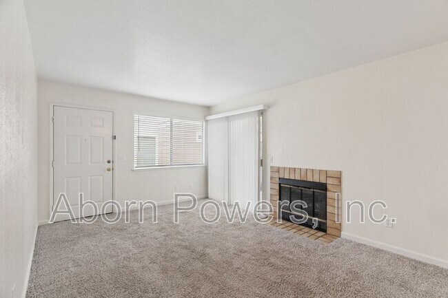 Building Photo - 2529 Greenwood Ln