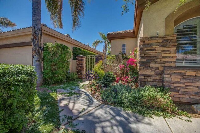 Building Photo - 29691 W Laguna Dr