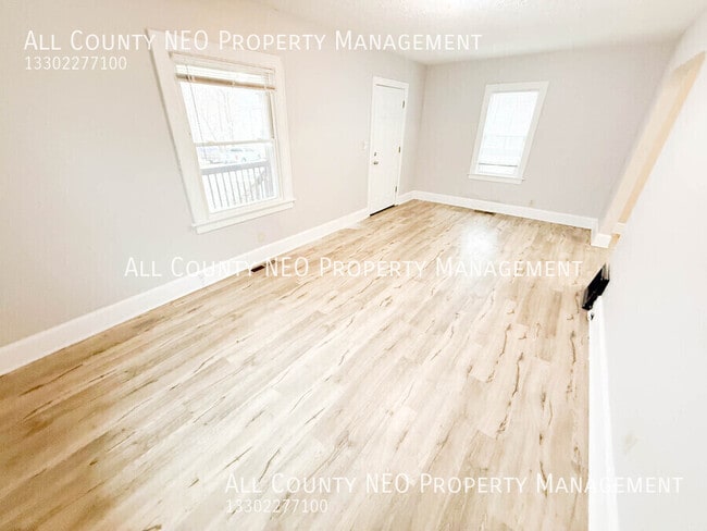 Building Photo - 451 Lucy St