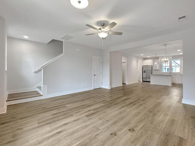 Building Photo - 260 Symphony Ave