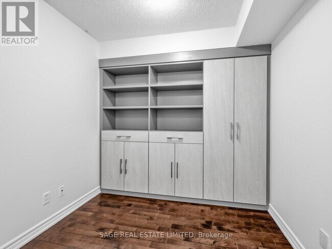 Building Photo - 308 Palmerston Ave
