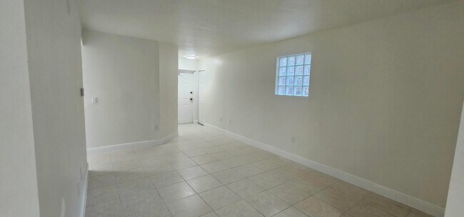 Foto del edificio - 3770 N Jog Rd