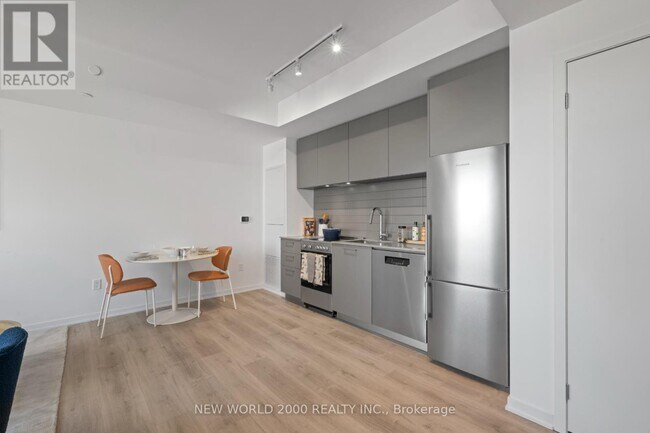 Photo du bâtiment - 101 Roehampton Ave