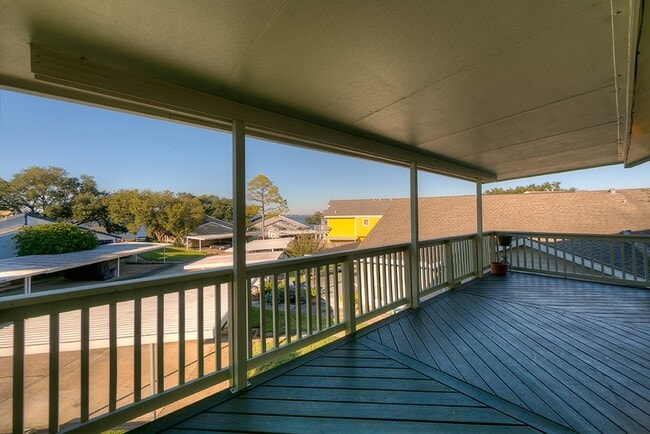 Building Photo - 93 Lakeview Village