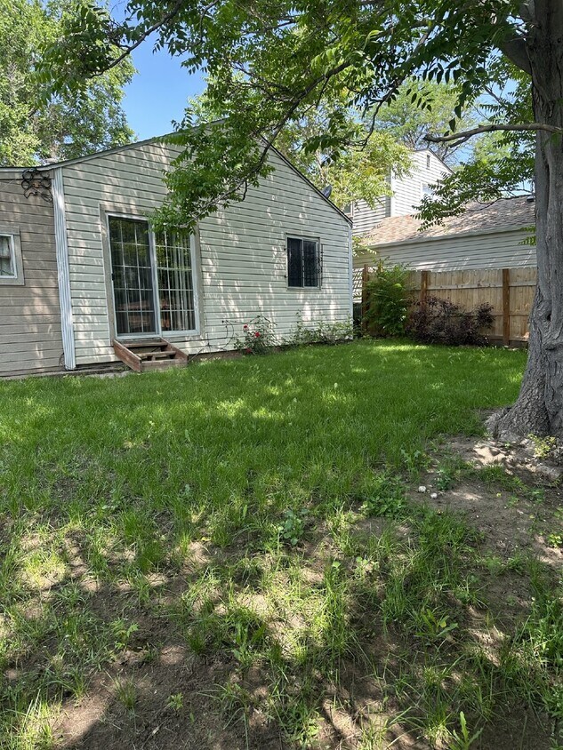 Foto principal - Don't Miss Out This 3 Bed/1 Bath Home in C...