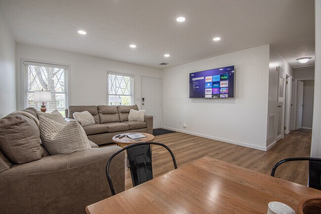 Foto del edificio - 1110 Cedarbrook Dr