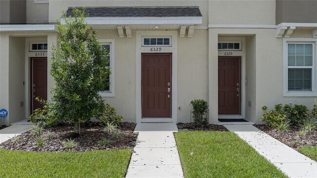 Foto del edificio - 6329 Fairmont Ln
