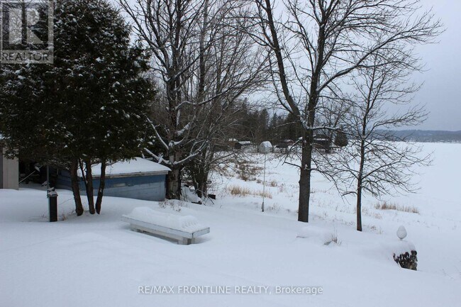 Photo du bâtiment - 192 Hall Shore Rd