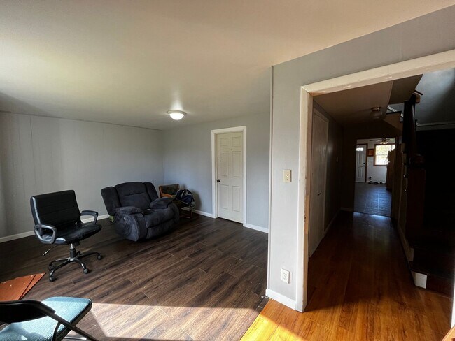 Foto del edificio - 5 Bedroom 2 Bath House in York Neighborhood
