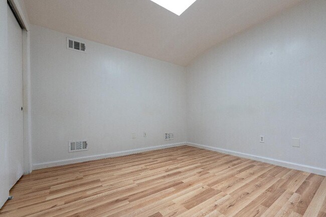 Foto del edificio - 69A Arlington Ave