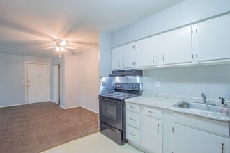 Building Photo - 108 W Monroe Ave