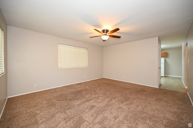 Building Photo - 916 Vics Rd