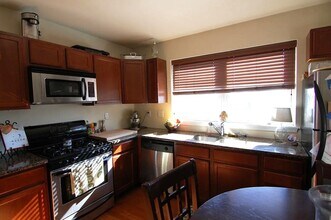 Building Photo - 204 Sumac St