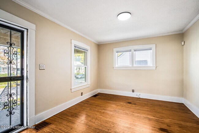 Building Photo - 614 E Brandeis Ave