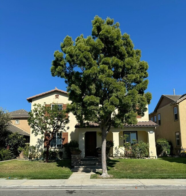 Foto del edificio - Modern 5 Bed, 4.5 Bath Home in Tustin Legacy
