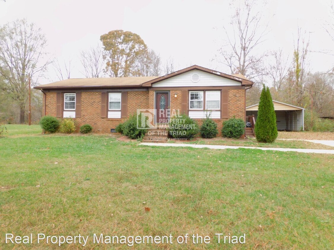 Foto principal - 3 br, 1 bath House - 3445 Huffine Mill Road