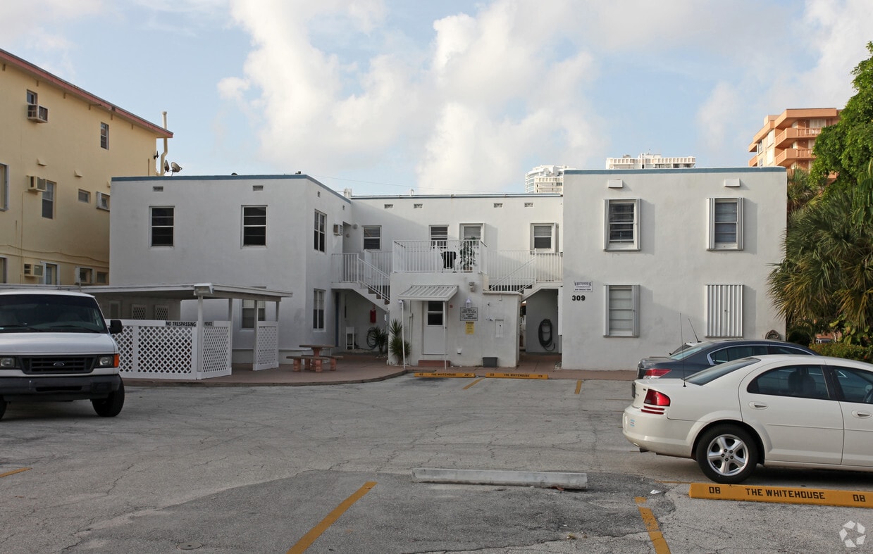 Building Photo - Whitehouse
