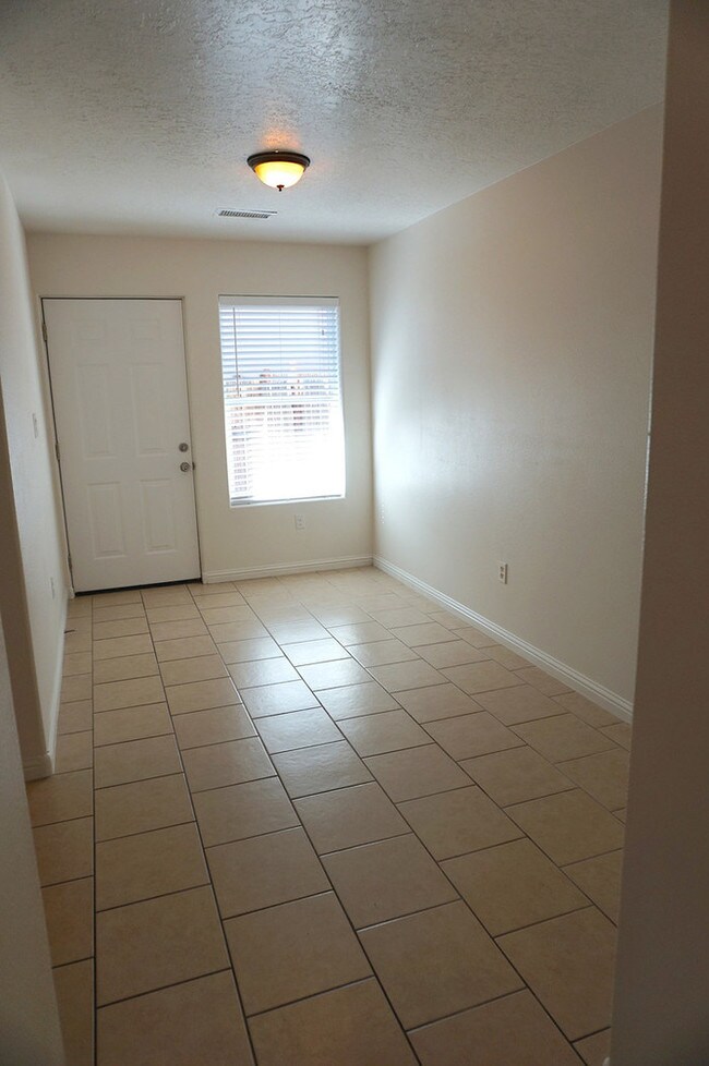 Building Photo - 210 San Clemente Ave NW