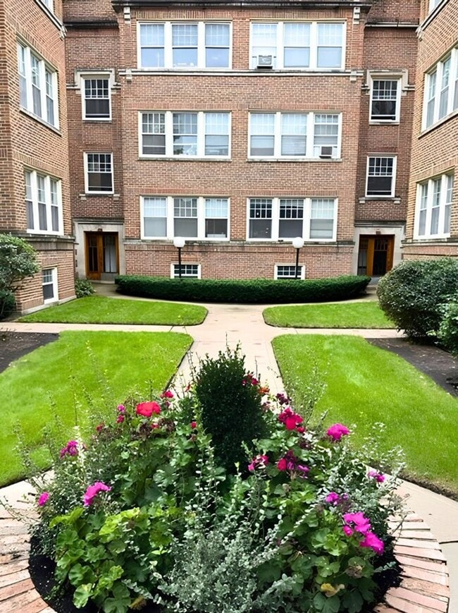 Building Photo - 5648 N Ridge Ave