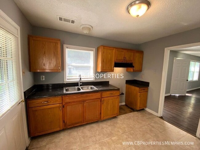 Foto del edificio - 4652 Percy Rd