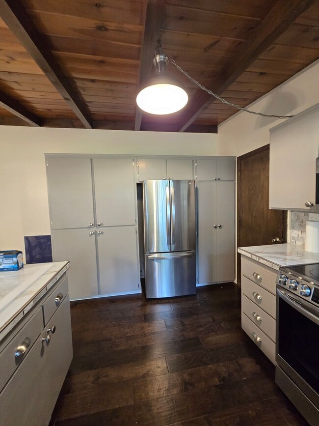 Foto del edificio - Spacious 4-Bedroom Home on Desirable Hillcrest Blvd in Colfax