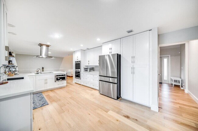 Foto del edificio - 3402 Pine Haven Cir