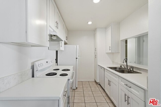 Foto del edificio - 5460 White Oak Ave