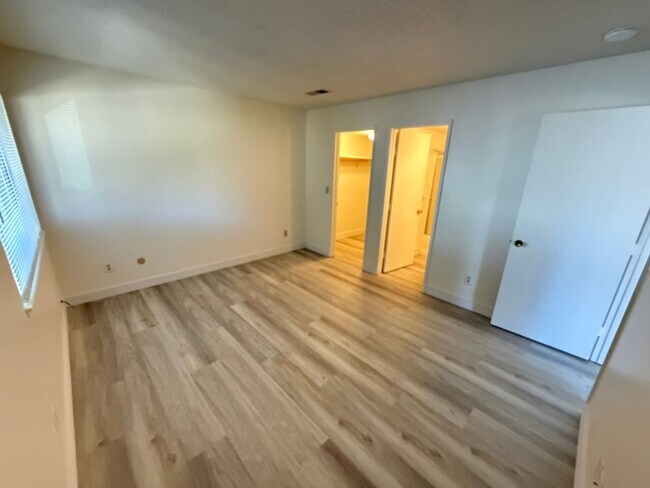 Foto del edificio - 325 Standiford Ave