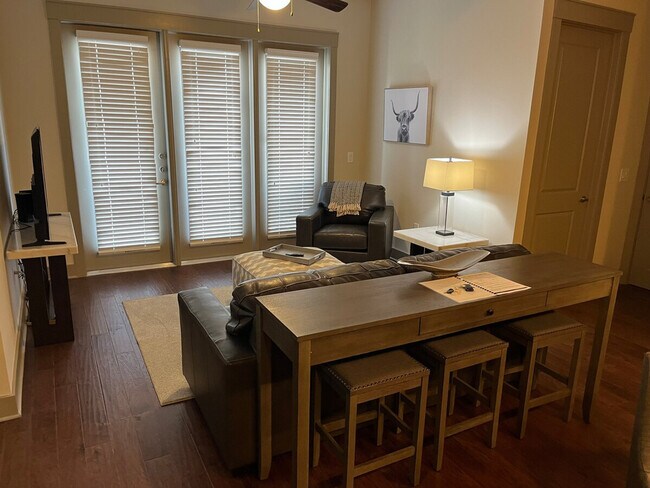 Foto del edificio - 5720 Carnegie Blvd